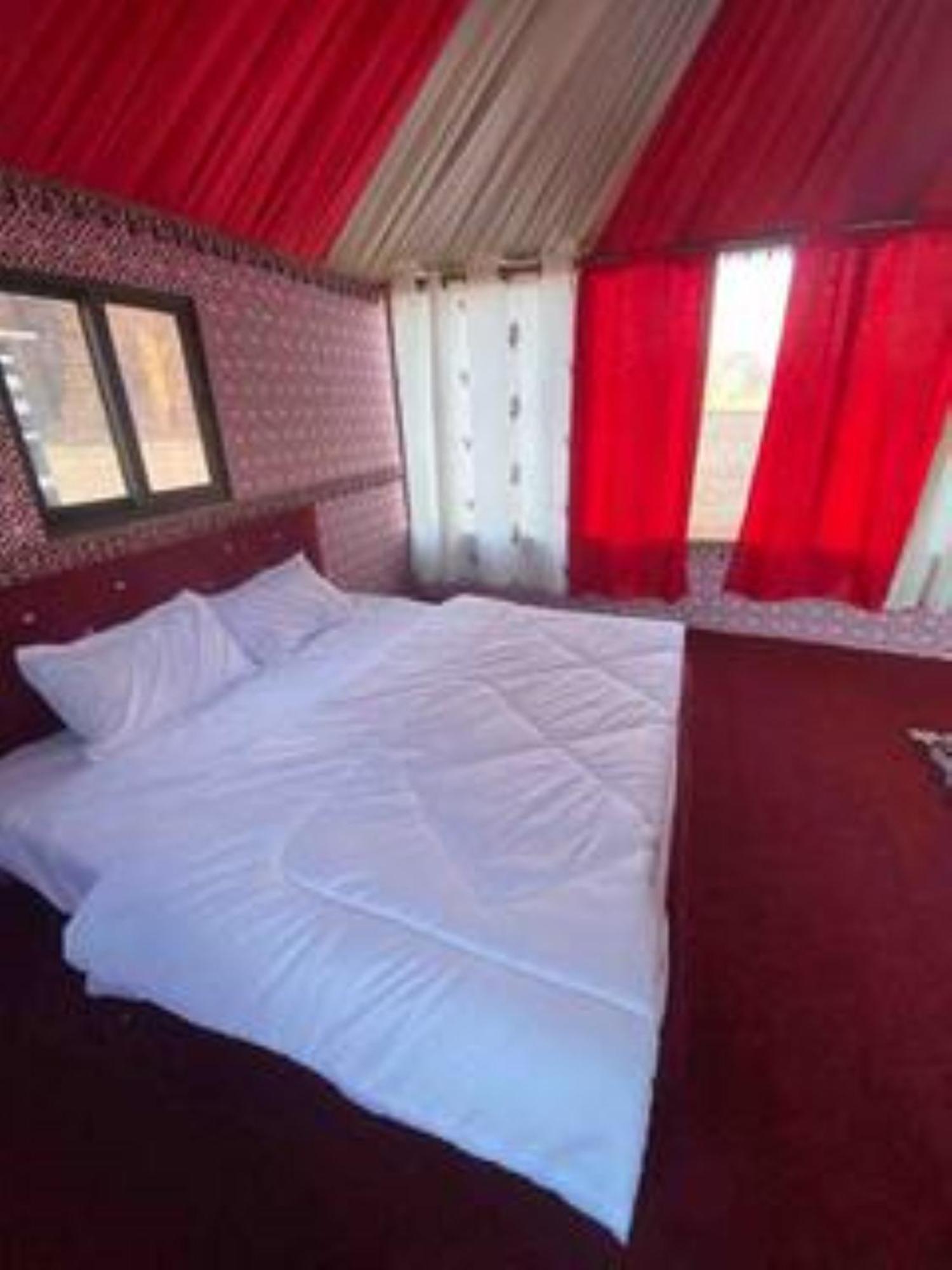 Bed and Breakfast Calm Camp Wadi Rum Exterior foto
